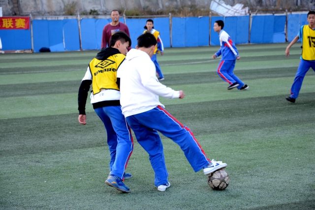 单场8次失误！亚当斯：我要做好反思 控制失误