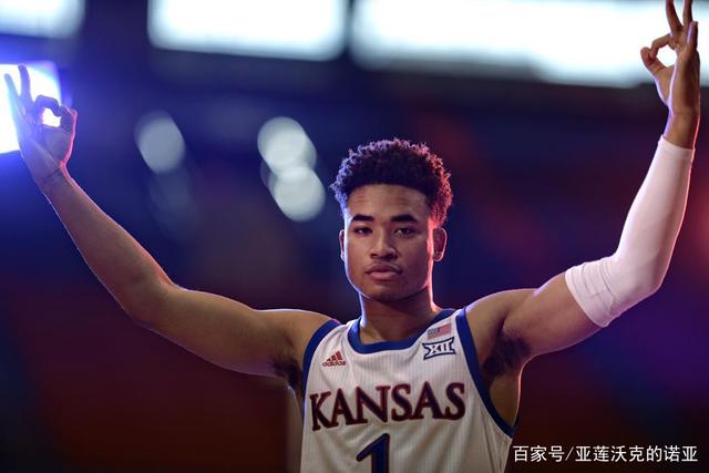 苏群建议重新启用王哲林：他打亚洲球队是一绝