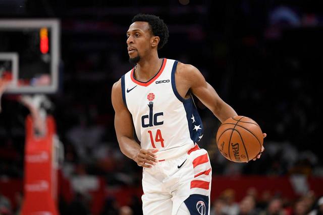 记者：本坦库尔因种族歧视孙兴慜 被英足总禁7场